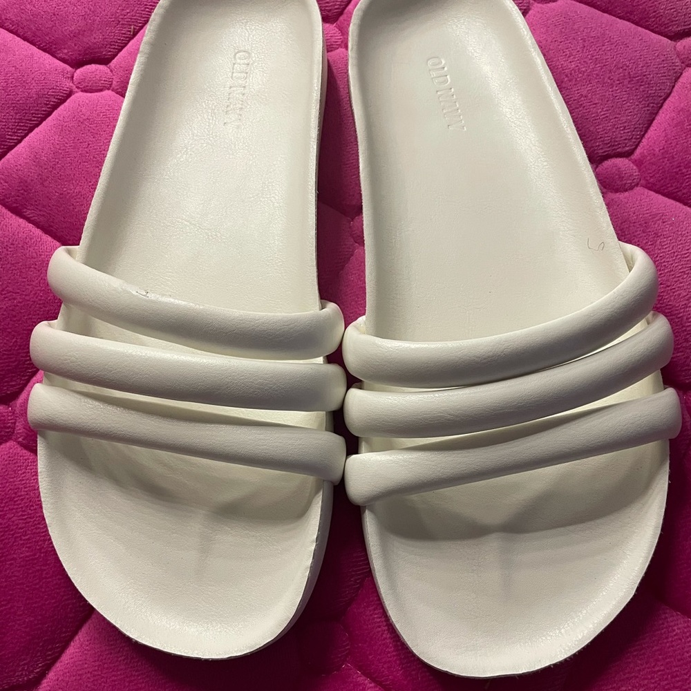 Old navy foax leather slippers